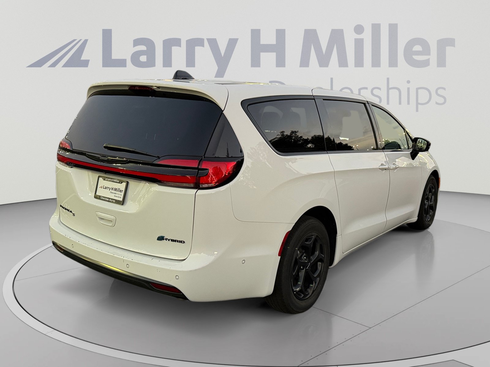 Used 2024 Chrysler Pacifica Limited FWD image 5