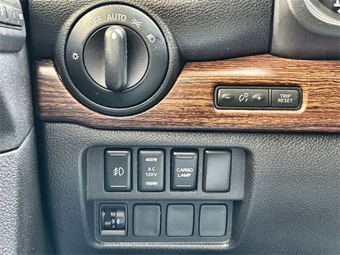 Used 2017 Nissan Titan Platinum Reserve image 37