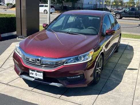 Used 2016 Honda Accord Sport image 3