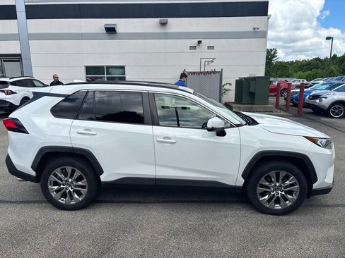 Used 2019 Toyota RAV4 XLE Premium w/ Cold Weather Package AWD/4WD image 8