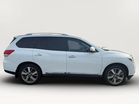 Used 2013 Nissan Pathfinder Platinum FWD image 4