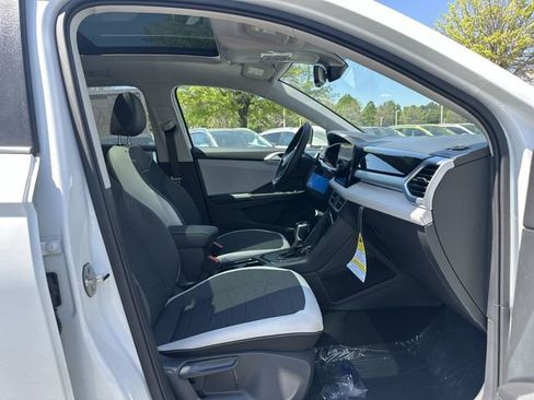 New 2026 Volkswagen Taos SE image 29