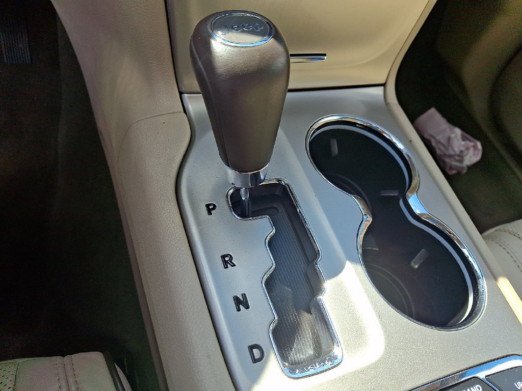 Used 2012 Jeep Grand Cherokee Overland AWD/4WD image 16