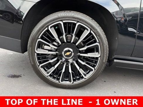Certified 2025 Chevrolet Suburban High Country AWD/4WD image 7