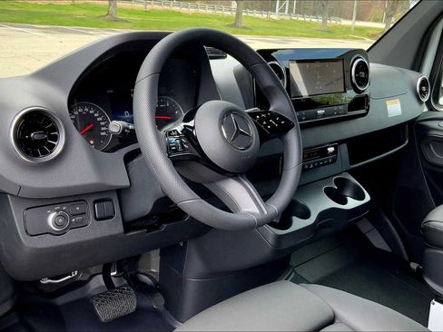 Certified 2025 Mercedes-Benz Sprinter 2500 image 9