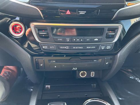 Used 2019 Honda Pilot Touring image 19