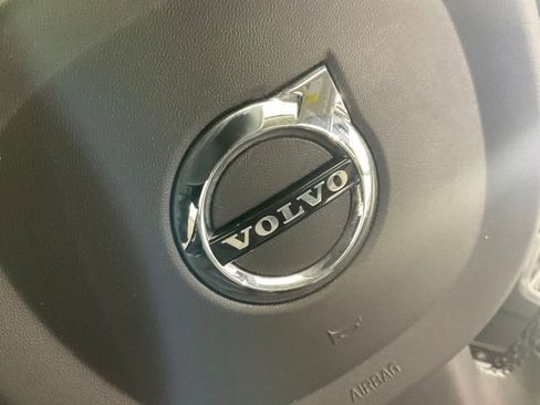 Certified 2024 Volvo XC90 B5 Core w/ Protection Package Premier image 43