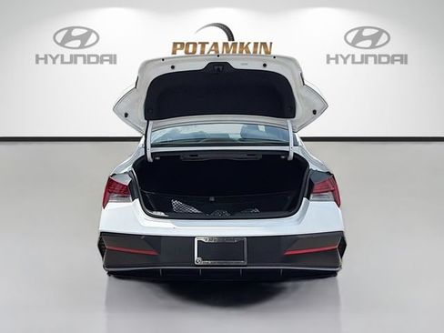 Used 2024 Hyundai Elantra SEL w/ Convenience Package FWD image 25
