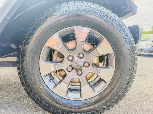 Used 2019 Jeep Wrangler Unlimited Sahara AWD/4WD image 16