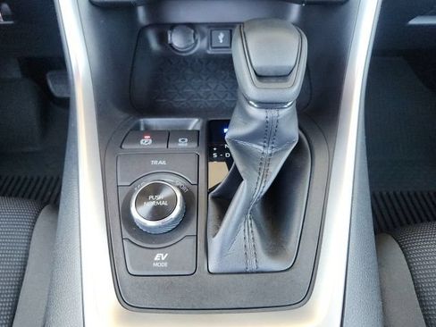 Used 2020 Toyota RAV4 LE w/ All Weather Liner Package AWD/4WD image 22