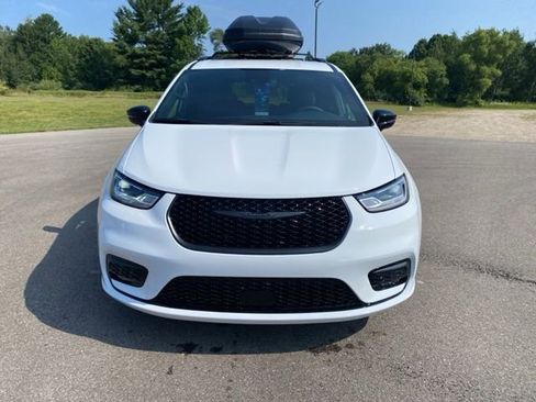 New 2025 Chrysler Pacifica Select w/ Fav Edition Package FWD image 8