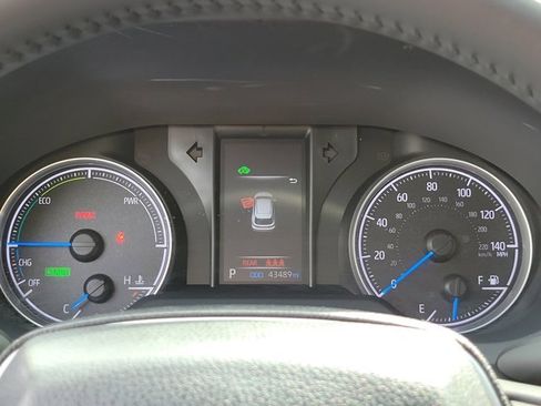 Used 2021 Toyota Venza LE image 26