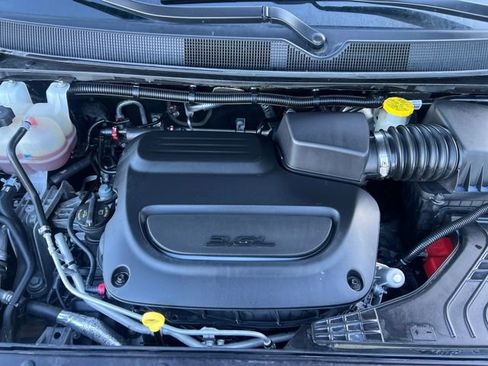 Used 2024 Chrysler Pacifica Touring-L image 32