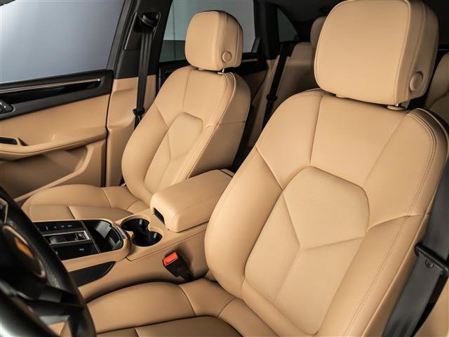 Used 2026 Porsche Macan AWD/4WD image 5