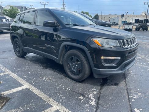 Used 2019 Jeep Compass Sport FWD image 2