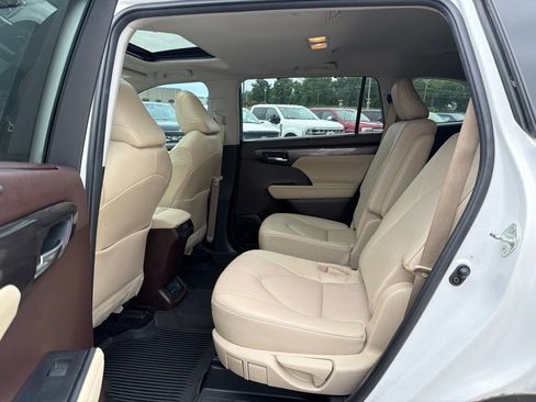 Used 2022 Toyota Highlander Limited AWD/4WD image 14