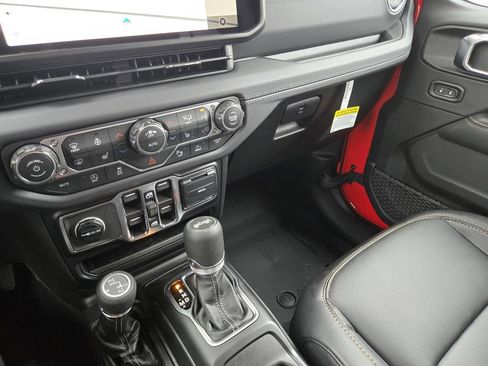 New 2026 Jeep Wrangler Unlimited Sahara AWD/4WD image 15