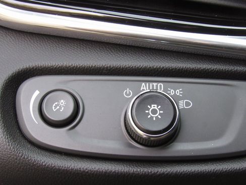 Used 2017 Chevrolet Volt Premier w/ Driver Confidence II Package image 31