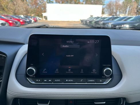 Used 2023 Nissan Rogue SL image 11