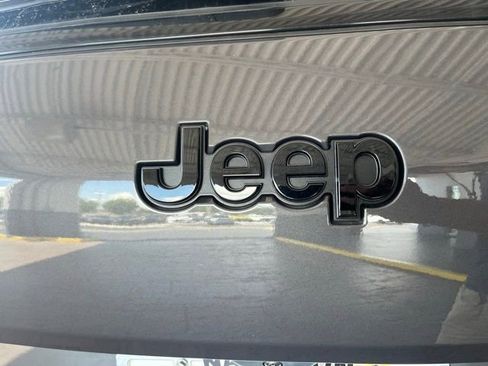 New 2025 Jeep Grand Cherokee L Altitude image 9