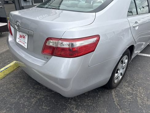 Used 2009 Toyota Camry LE FWD image 8