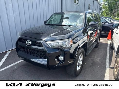 Used 2017 Toyota 4Runner SR5 AWD/4WD image 4