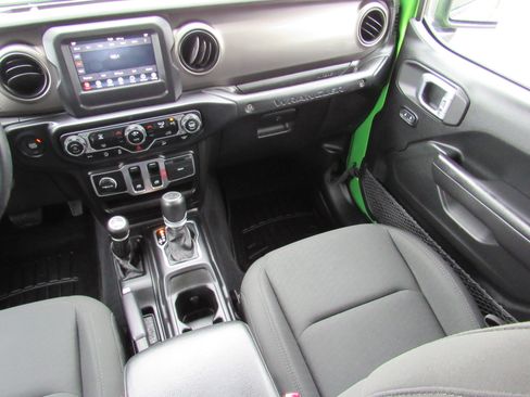 Used 2020 Jeep Wrangler Sport AWD/4WD image 27