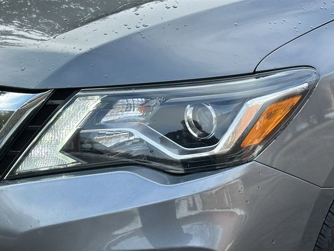 Certified 2020 Nissan Pathfinder SV image 4