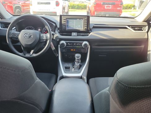 Used 2020 Toyota RAV4 LE FWD image 16
