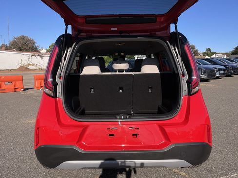 Certified 2023 Kia Soul LX w/ LX Technology Package image 11