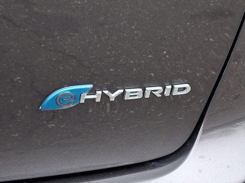 Used 2023 Chrysler Pacifica Touring-L FWD image 17