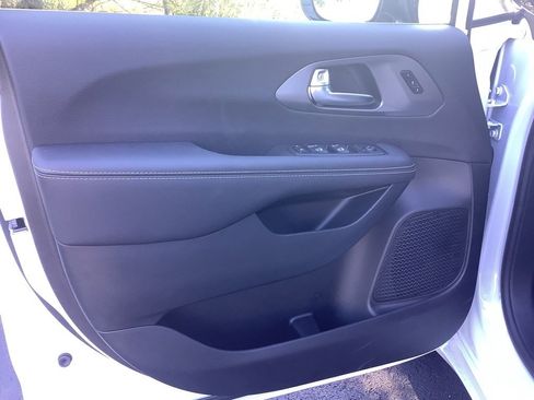 New 2026 Chrysler Pacifica Select image 15