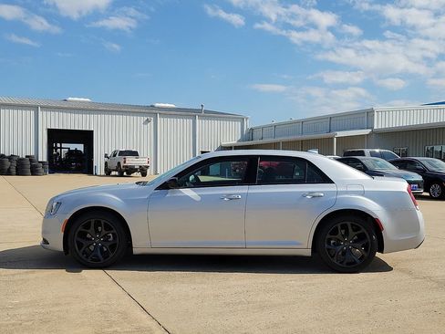 Used 2023 Chrysler 300 Touring w/ Sport Appearance Package RWD image 3
