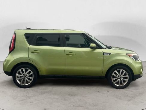 Used 2017 Kia Soul + FWD image 4