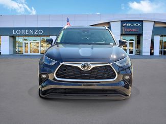 Used 2023 Toyota Highlander XLE FWD video 2