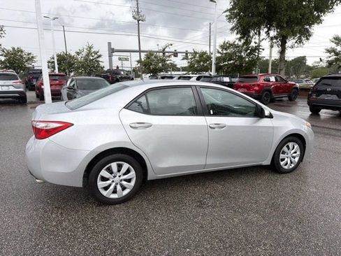 Used 2015 Toyota Corolla LE FWD image 2