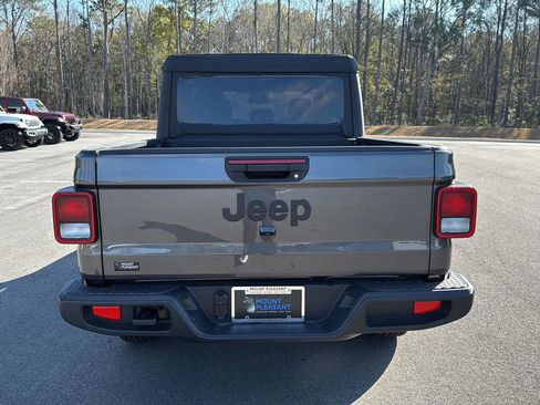 New 2025 Jeep Gladiator Sport image 6