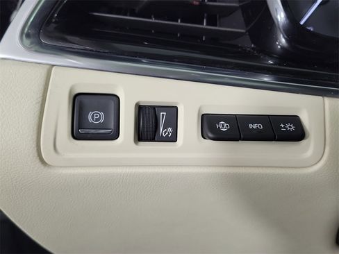 Certified 2023 Cadillac XT6 Premium Luxury w/ Technology Package image 32