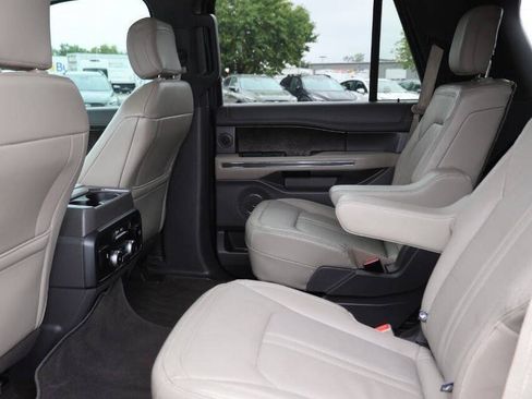 Used 2019 Ford Expedition Limited w/ Equipment Group 302A AWD/4WD image 18