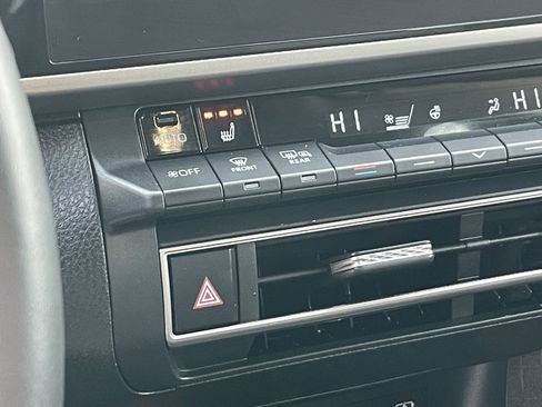 Used 2025 Toyota Camry XLE image 18