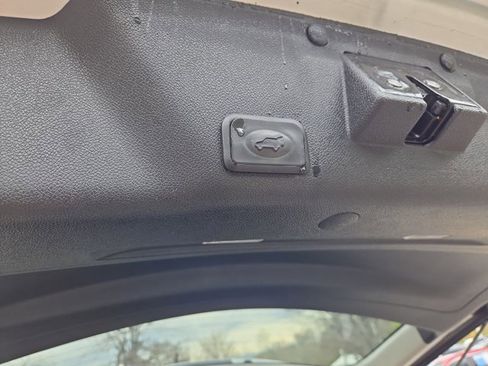 Used 2015 GMC Acadia Denali image 9