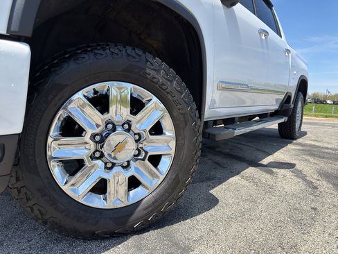 Used 2024 Chevrolet Silverado 3500 High Country w/ High Country Premium Package AWD/4WD image 12