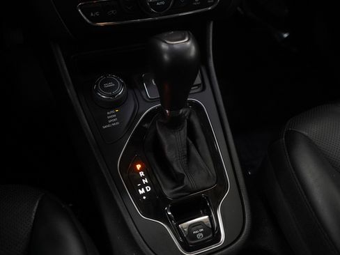 Used 2022 Jeep Cherokee Limited AWD/4WD image 23