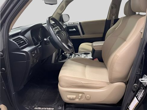 Used 2018 Toyota 4Runner SR5 Premium AWD/4WD image 8