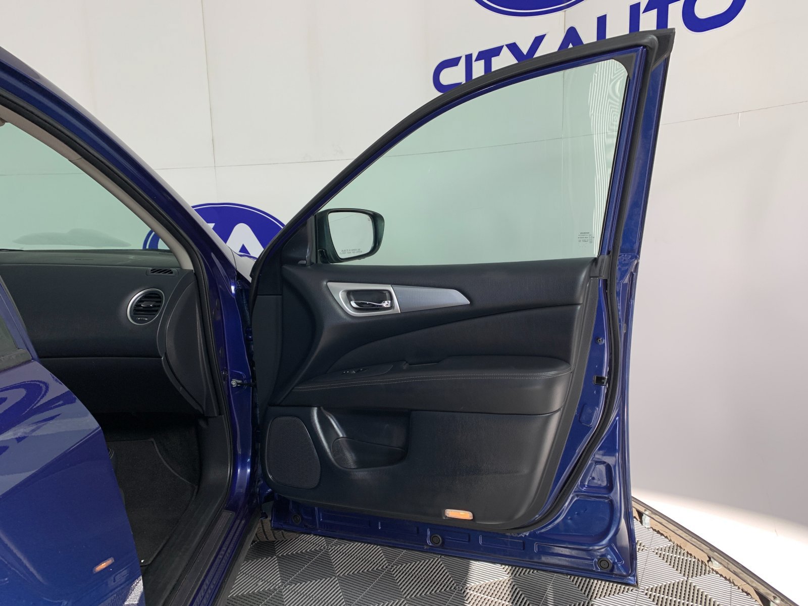Used 2020 Nissan Pathfinder SL FWD image 39