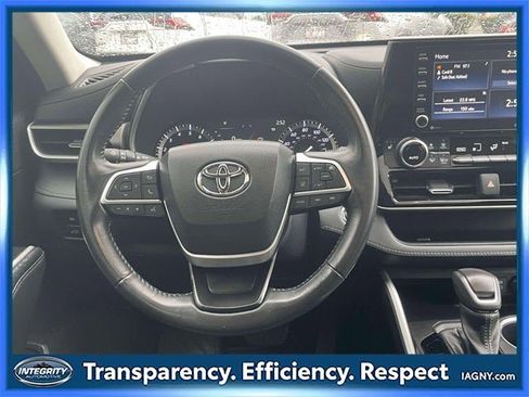 Certified 2022 Toyota Highlander XLE image 14