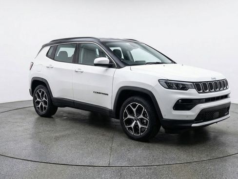 Used 2025 Jeep Compass Limited image 1