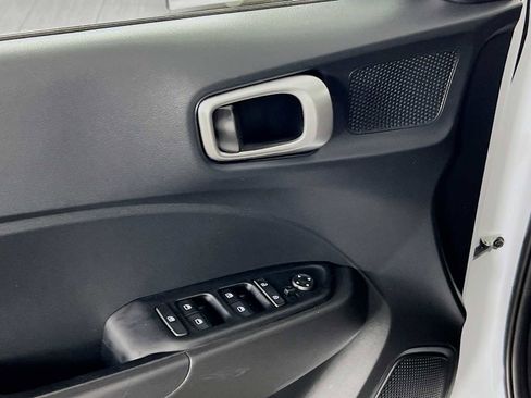 Certified 2025 Hyundai Venue SEL FWD image 17