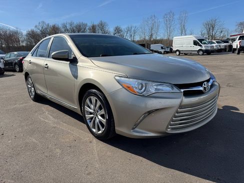 Used 2017 Toyota Camry XLE w/ Moonroof Package image 7