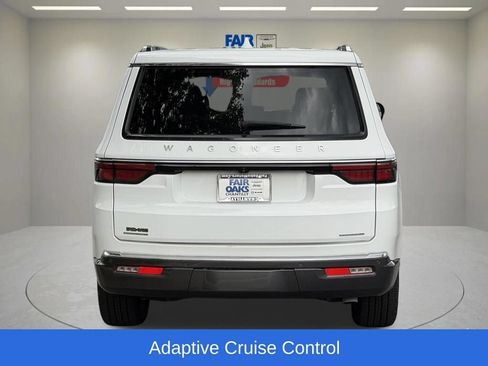 Certified 2022 Jeep Wagoneer Series III AWD/4WD image 9